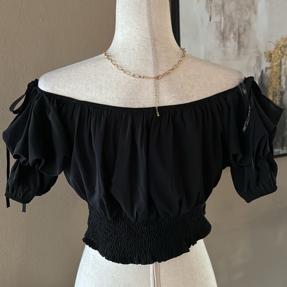Crop off the shoulder black top - Picture 4 of 12